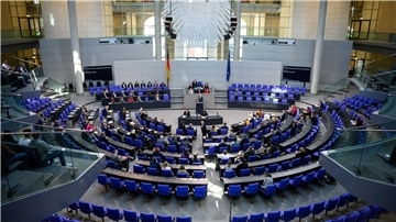 Bundesfinanzminister Christian Lindner (FDP) spricht bei der Plenarsitzung im Deutschen Bundestag.
