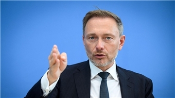 Bundesfinanzminister Christian Lindner spricht über das Projekt der Kindergrundsicherung.