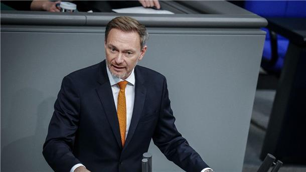 Lindner will kleine Reform der Schuldenbremse Bundesfinanzminister Christian Lindner will die Schuldenbremse teilweise reformieren.