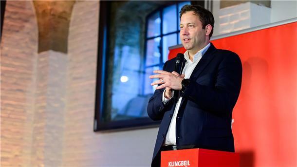 Klingbeil will Schwarzarbeit stärker bekämpfen Bundesfinanzminister Lars Klingbeil (SPD) will stärker gegen Schwarzarbeit vorgehen.