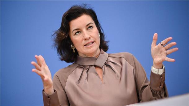 Bundesforschungsministerin Dorothee Bär (CSU) bei der Präsentation der Ergebnisse.