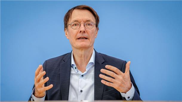 Bundesgesundheitsminister Karl Lauterbach (SPD) will die Prävention für Herz-Kreislauf-Erkrankungen stärken. (Archivfoto)