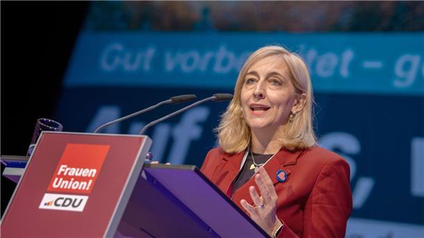 Bundesgesundheitsministerin NIna Warken bei ihrer Antrittsrede.