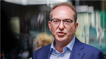 Bundesinnenminister Alexander Dobrindt (CSU) will mit Amtskollegen aus mehreren Nachbarstaaten über das Gemeinsame Europäische Asylsystem (GEAS) sprechen.