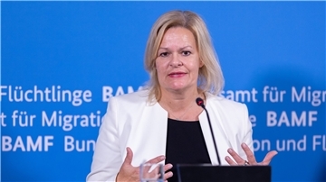 Bundesinnenministerin Nancy Faeser beim Besuch des Bundesamts für Migration und Flüchtlinge in Nürnberg.