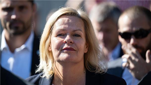 Bundesinnenministerin Nancy Faeser hat die rechtsextremistische Vereinigung „Die Artgemeinschaft - Germanische Glaubens-Gemeinschaft wesensgemäßer Lebensgestaltung“ verboten.