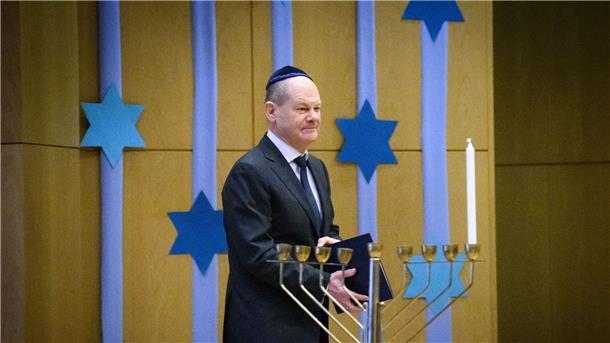 Steinmeier: Chanukka-Feier mit Enkeln geflohener Familie Bundeskanzler Olaf Scholz besucht die Heinz-Galinski-Schule in Berlin und nimmt dort an der Feier des Chanukka-Fests teil.