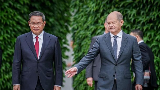 Deutschlands China-Strategie: „Realistisch, aber nicht naiv“ Bundeskanzler Olaf Scholz empfängt am 20.06.2023 Chinas Ministerpräsident Li Qiang in Berlin. Das Land gilt als Partner, Wettbewerber und systemischer Rivale.