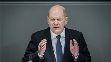 Bundeskanzler Olaf Scholz gibt vor dem Bundestag eine Regierungserklärung zum Europäischen Rat ab.
