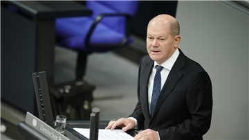 Bundeskanzler Olaf Scholz hält im Bundestag eine Regierungserklärung ab.