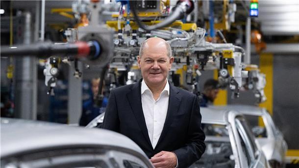 Bundeskanzler Olaf Scholz im BMW-Werk in München.