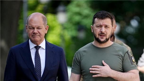 Selenskyj bedankt sich auf Deutsch bei Kanzler Scholz Bundeskanzler Olaf Scholz ist im Juni in die Ukraine gereist und hat den ukrainischen Präsidenten Wolodymyr Selenskyj getroffen.