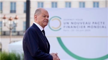 Bundeskanzler Olaf Scholz nimmt am Gipfeltreffen über ein solidarischeres Finanzsystem teil.