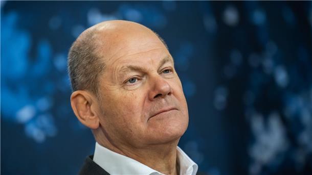 Scholz: EU-Kommission im Streit um Verbrenner-Aus am Zug Bundeskanzler Olaf Scholz sieht die Europäische Kommission in der Verantwortung, einen Vorschlag zum Einsatz von E-Fuels nach 2035 zu machen.