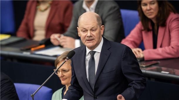 Heftiger Schlagabtausch bei Scholz-Befragung zu Taurus Bundeskanzler Olaf Scholz (SPD) bei der Befragung der Bundesregierung im Deutschen Bundestag.
