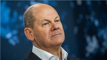 Bundeskanzler Olaf Scholz (SPD) bei einer Pressekonferenz in Meseberg.