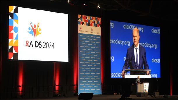 UNAIDS: Weltweiter Kampf gegen Aids und HIV am Scheideweg Bundeskanzler Olaf Scholz (SPD) erläutert die Finanzhilfen von Deutschland.