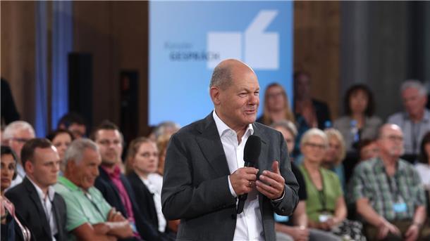 Scholz relativiert Klingbeil-Vorstoß zum Ehegattensplitting Bundeskanzler Olaf Scholz (SPD) ging in Füssen mit Bürgerinnen und Bürgern ins Gespräch.