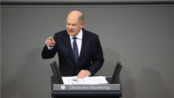 Bundeskanzler Olaf Scholz (SPD) nutzt seine Rede über die Vertrauensfrage im Bundestag für eine harte Attacke gegen die FDP. (Archivbild)