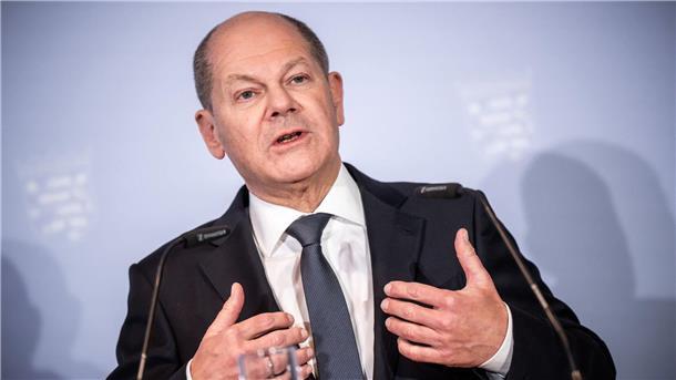 Bundeskanzler Olaf Scholz (SPD) spricht bei der Pressekonferenz nach der Ministerpräsidentenkonferenz (MPK) unter dem Vorsitz von Hessen.