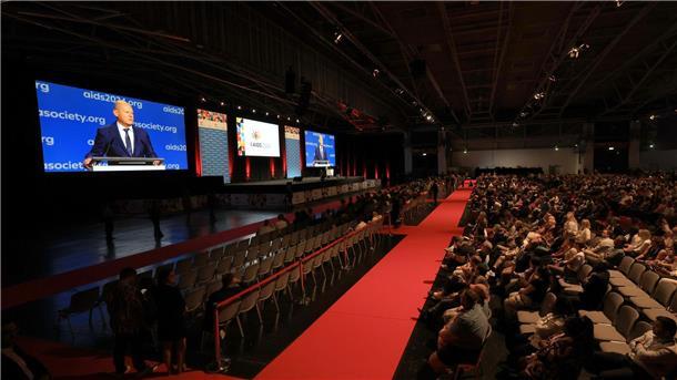 UNAIDS: Weltweiter Kampf gegen Aids und HIV am Scheideweg Bundeskanzler Olaf Scholz (SPD), spricht bei der Eröffnung der 25. Welt-Aids-Konferenz.