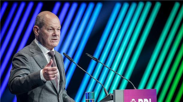 Industrie sieht „Berg“ wachsender Herausforderungen Bundeskanzler Olaf Scholz (SPD) spricht beim BDI-Tag der deutschen Industrie (TDI).