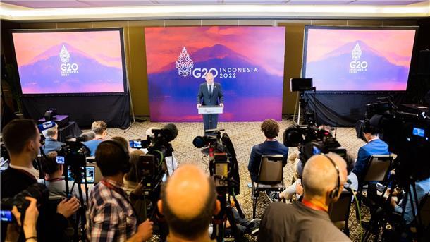 Kritik an G20: „Verantwortung wieder nicht gerecht geworden“ Bundeskanzler Olaf Scholz (SPD) spricht beim G20-Gipfel mit Medienvertretern.