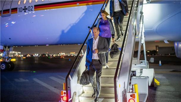 UN-Gipfel: Ja zu Entwicklungszielen - doch wenig Fortschritt Bundeskanzler Olaf Scholz (SPD) und seine Ehefrau Britta Ernst sind in New York eingetroffen.