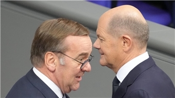 Bundeskanzler Olaf Scholz (SPD/r.) und Verteidigungsminister Boris Pistorius (SPD). Wenn nominiert der P