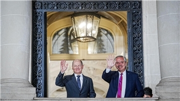 Bundeskanzler Olaf Scholz und der argentinische Präsident Alberto Ángel Fernández im Außenministerium in Buenos Aires.