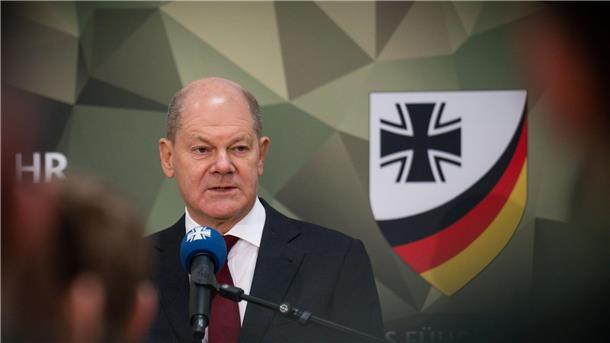 Bundeskanzler Olaf Scholz wird vorgeworfen, sich bei der Abwägung von Waffenlieferungen an die Ukraine teils sehr viel Zeit gelassenen zu haben.
