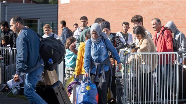 Länder und Städte wollen mehr Geld für Flüchtlingsversorgung Bundesländer und Kommunen fordern vom Bund mehr Geld für die Versorgung von Flüchtlingen.