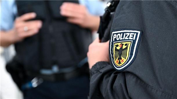 Polizei greift Fünfjährigen auf und verwöhnt ihn mit Pizza Bundespolizisten nehmen den kleinen Ausreißer in Uelzen in ihre Obhut. (Archivfoto)