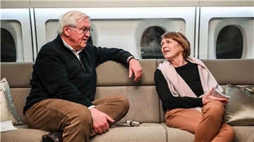 Bundespräsident Frank-Walter Steinmeier spendete seiner Frau im Jahr 2010 eine Niere. (Archivbild)