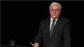 Bundespräsident Frank-Walter Steinmeier spricht bei der Gedenkfeier zum 30. Jahrestag des Solinger Brandanschlags.
