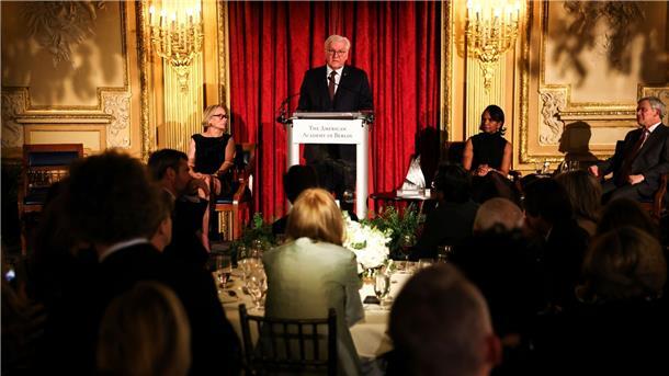 Bundespräsident Frank-Walter Steinmeier spricht nach der Verleihung des Henry-Kissinger-Preises 2022 bei einem Empfang der Berliner American Academy.