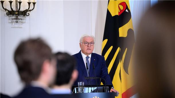 Steinmeier: Verfassungsgericht vor Angriffen bewahren Bundespräsident Frank-Walter Steinmeier während des Gesprächsforums im Schloss Bellevue.