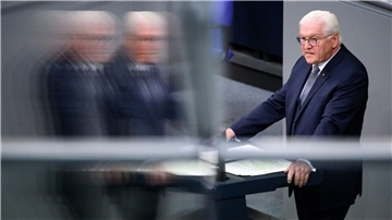 Bundespräsident Frank-Walter Steinmeier während seiner Rede bei der Gedenkstunde zum 70. Jahrestag des Volksaufstandes in der DDR im Deutschen Bundestag.