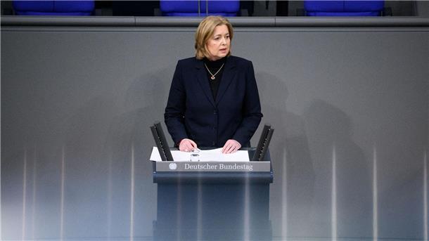 Holocaust-Gedenktag im Zeichen von queeren Opfern Bundestagspräsidentin Bärbel Bas (SPD) während der Gedenkstunde für die Opfer des Nationalsozialismus im Deutschen Bundestag.