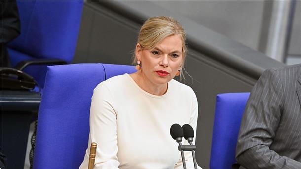 AfD-Eklat im Bundestag bei Debatte über Srebrenica Bundestagspräsidentin Julia Klöckner (CDU) nannte das Massaker von Srebrenica „das größte Kriegsverbrechen auf europäischem Boden seit dem Zweiten Weltkrieg“.