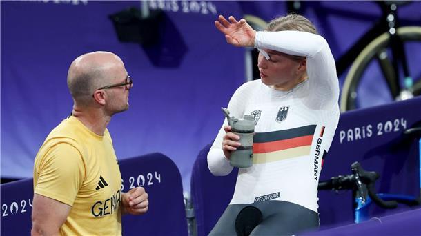 Bundestrainer Jan van Eijden im Gespräch mit Hinze.
