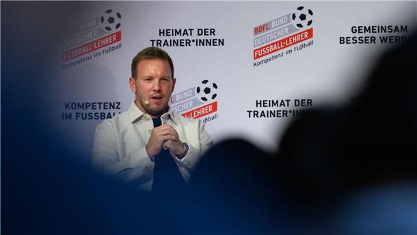 DFB-Zukunft als Sechser: Kimmich will flexibel bleiben Bundestrainer Julian Nagelsmann erklärt seine Vorstellung für die künftige DFB-Auswahl.