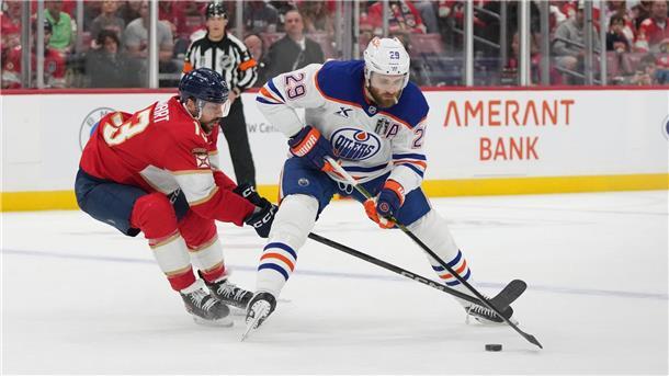 Draisaitl in Not: NHL-Trainer Sturm erwartet Vorentscheidung Bundestrainer Marco Sturm sieht für Leon Draisaitl (r) und den Edmonton Oilers wenig Chancen auf den Stanley-Cup-Triumph.