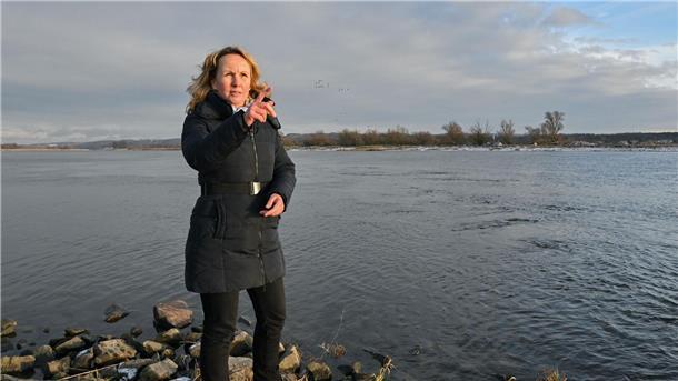 Kabinett beschließt Programm zur Stärkung der Ökosysteme Bundesumweltministerin Steffi Lemke (Grüne) steht im Nationalpark Unteres Odertal am deutsch-polnischen Grenzfluss Oder.