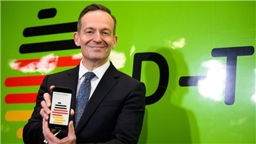 Bundesverkehrsminister Volker Wissing bei einer Pressekonferenz zum neuen Deutschland-Ticket im Berliner Hauptbahnhof.