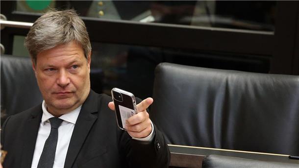Habeck stellt Förderung für Heizungstausch in Aussicht Bundeswirtschafts- und Klimaschutzminister Robert Habeck sieht Fortschritte beim klimafreundlichen Umbau von Wirtschaft und Gesellschaft.