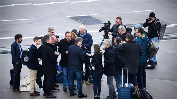 „Kontinent der Chancen“? Habeck unterwegs in Afrika Bundeswirtschaftsminister Robert Habeck vor seinem Abflug nach Windhuk (Namibia).