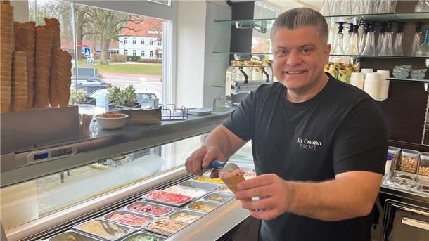 Burim Feka betreibt seit einem Jahr das Café Crema am Amtsdamm in Hagen. 