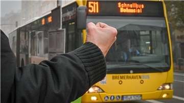 Busfahrer bekommen es immer häufiger mit aggressiven Fahrgästen zu tun.