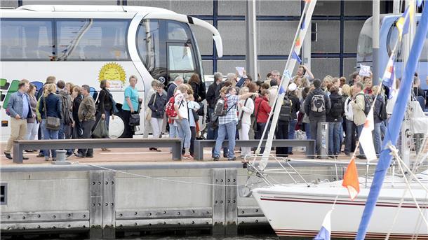 Busse an der Kaje: Ein wichtiges Branchentreffen der Bustouristik könnte Bremerhaven mehr Busreisen bescheren.